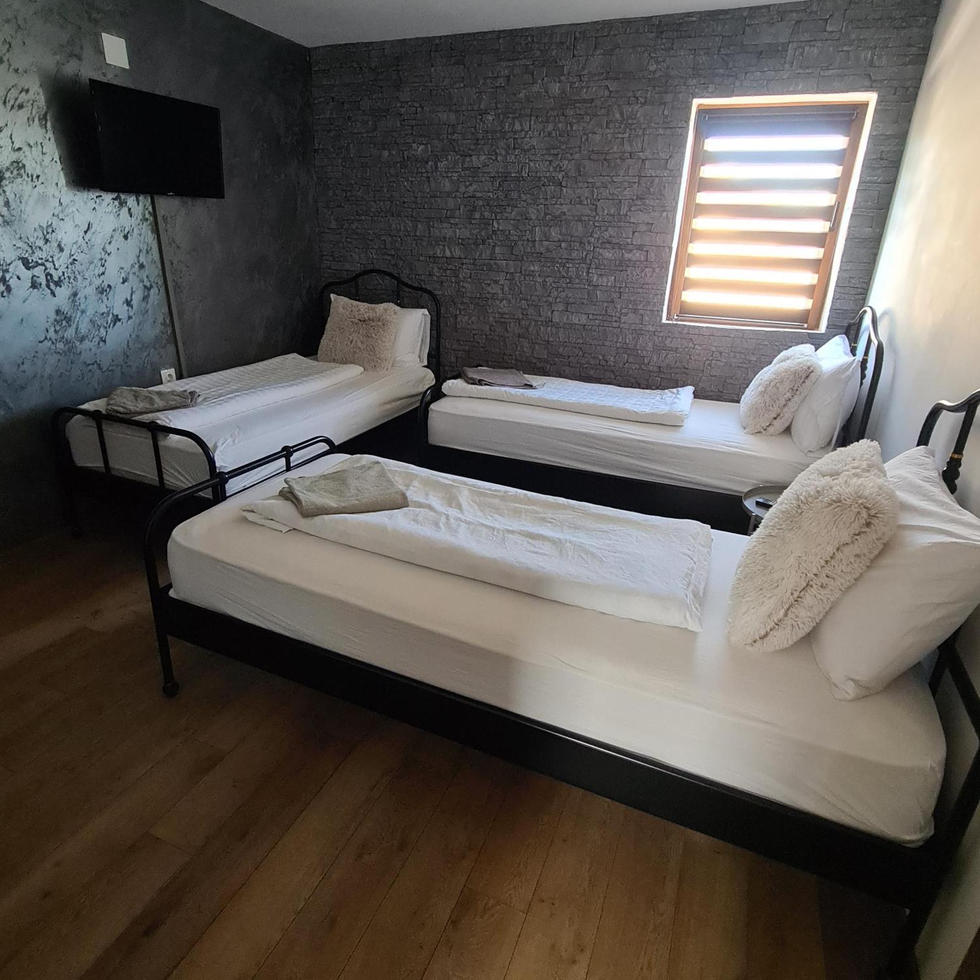 Vila Estera Therme Balotesti Buitenkant foto